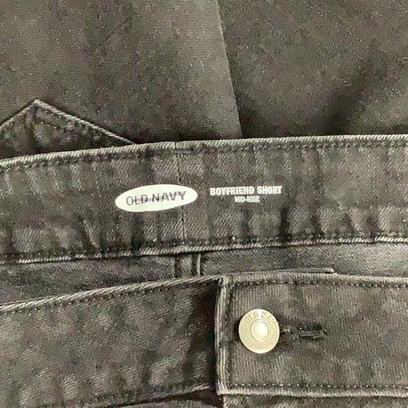 Old Navy Size 30 Plus Size Mid Rise Boyfriend Black Jean Shorts. New - Picture 3 of 5